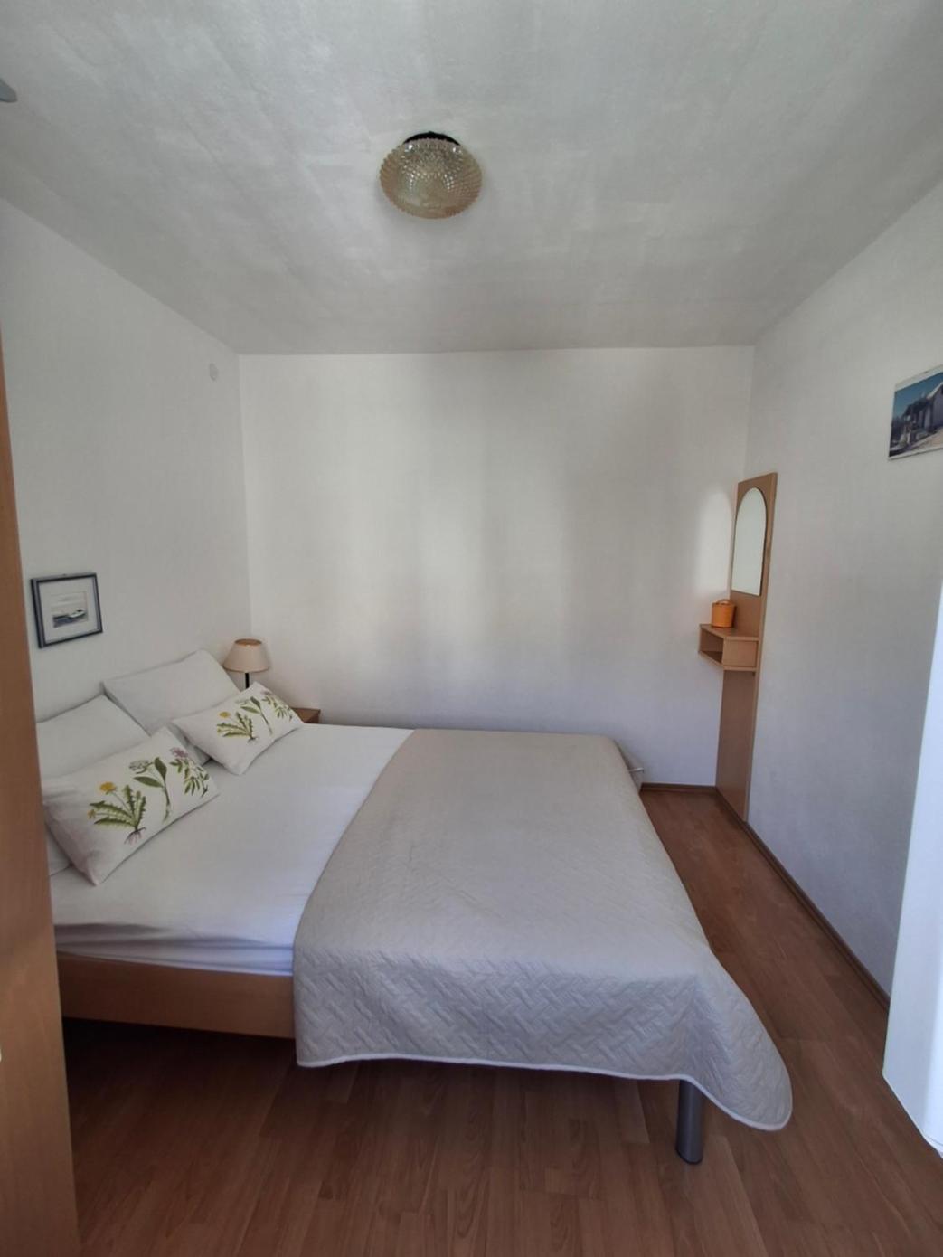 Apartment Irena Bol Bagian luar foto