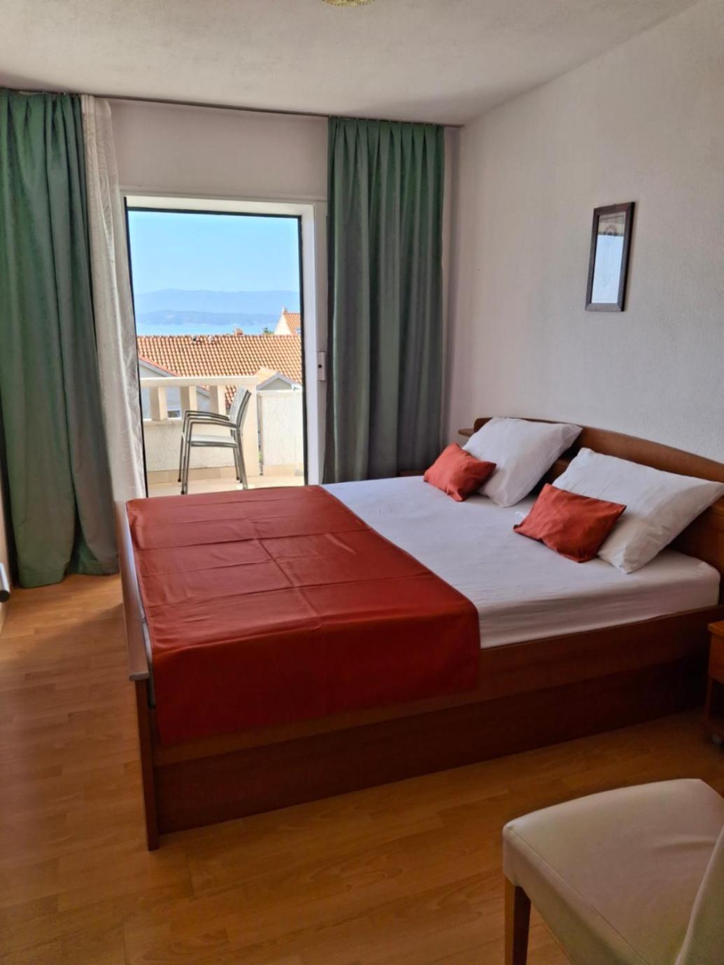 Apartment Irena Bol Bagian luar foto