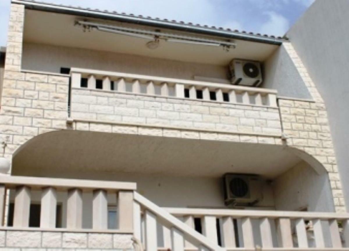 Apartment Irena Bol Bagian luar foto