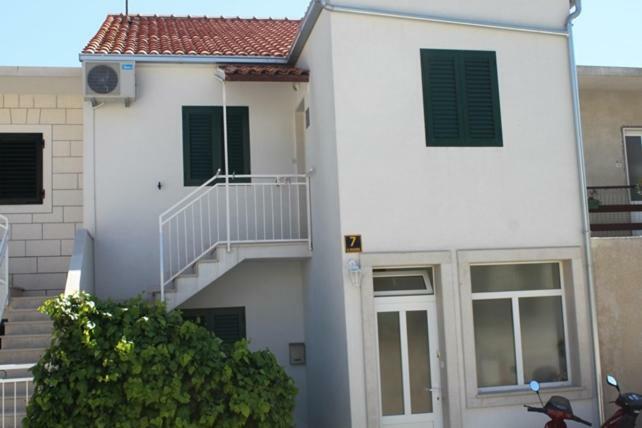 Apartment Irena Bol Bagian luar foto